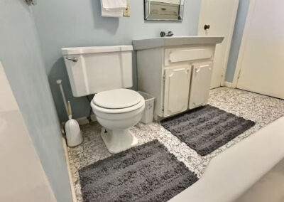 maplewood-shared-bathroom-2