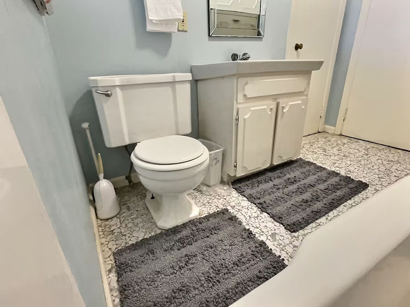 maplewood-shared-bathroom-2