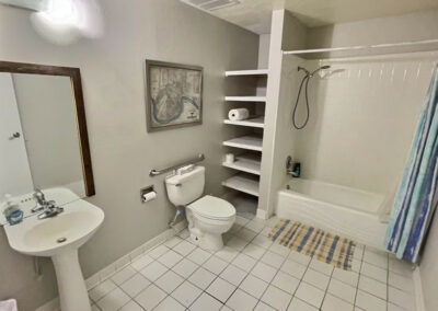 poplar-hideout-bathroom